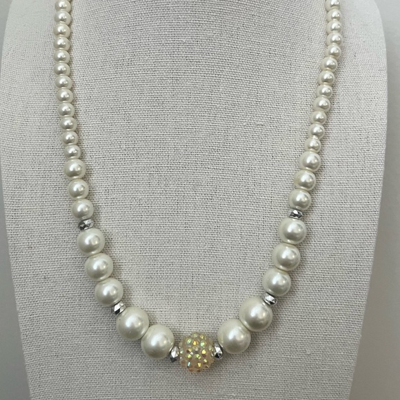 ✨ Vintage Faux Pearl Necklace - Picture 3 of 5